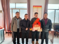 蓝田县为现役军人家庭庆送立功喜报