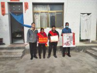 蓝田县为现役军人家庭庆送立功喜报